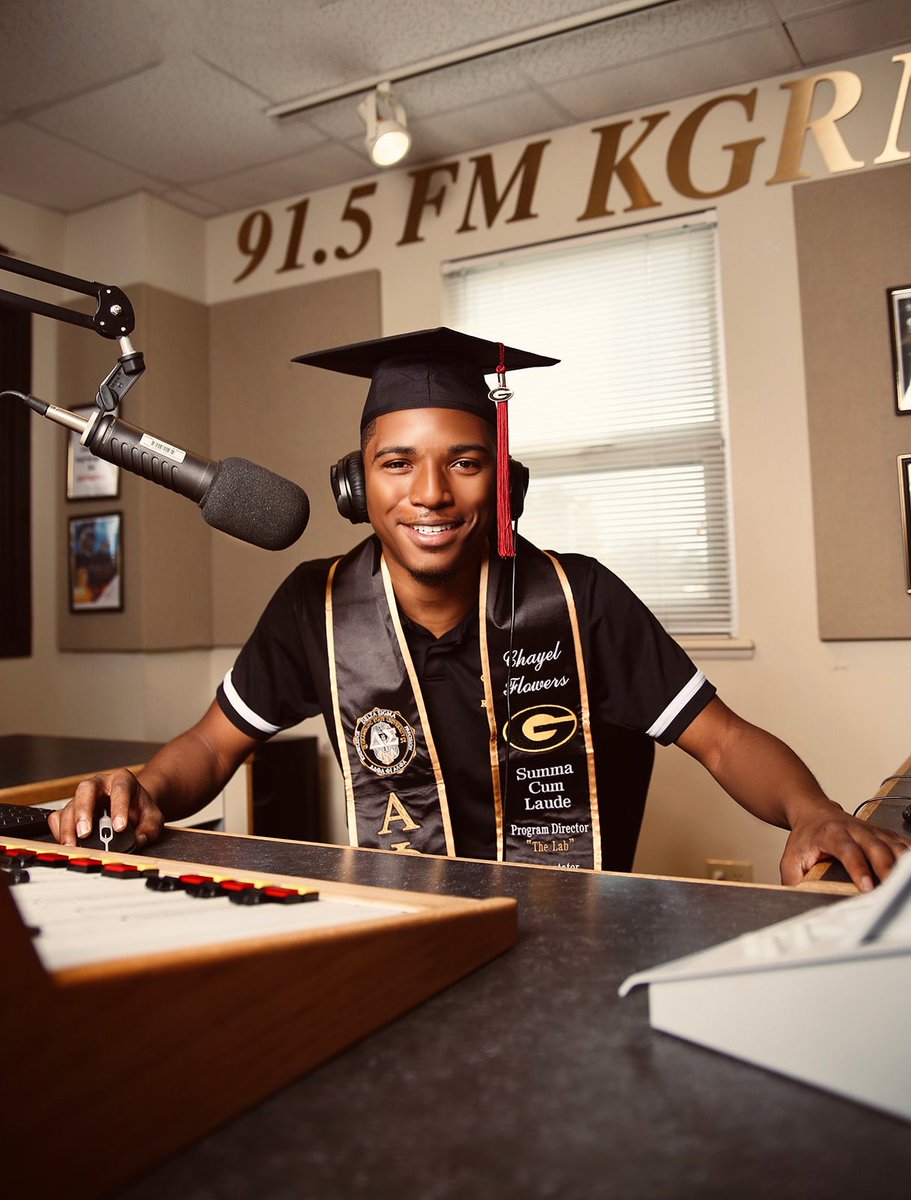 chay3l's tweet photo. Officially a First Generation Graduate🎓 #GramFam https://t.co/JnXZy0f4gM