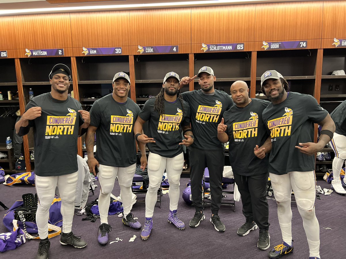 Love my dawgs! We the Kings of the North!! 💜 #RBeast #skol