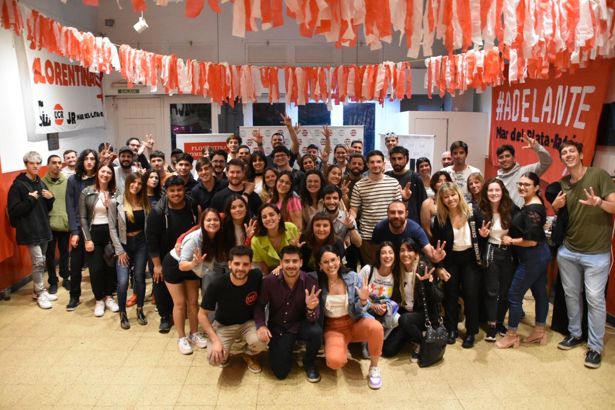Hoy, con la casa radical llena de jóvenes que nos acompañaron constituimos el espacio de la Juventud Radical Adelante. Con el mismo compromiso nos preparamos para nuevos desafíos 🇵🇱♥️ #AdelanteRadicales
