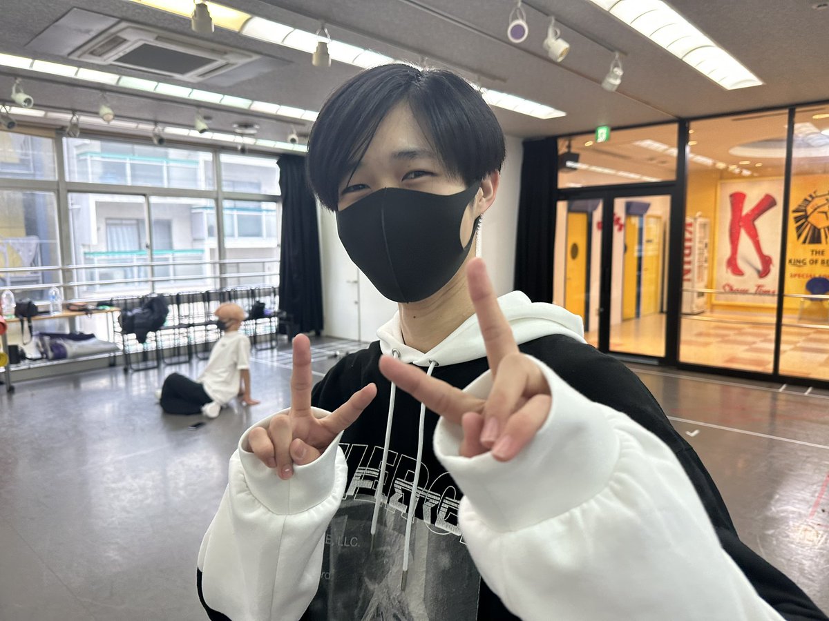 calessVD's tweet photo. GET A DREAM 24まであと約1ヶ月🫣

みんな毎日集まってリハーサルですっ！
是非未来のスターのたまごちゃん達を観に来てください😌🕺✨

今年のGET A DREAMテーマは、、、
『ようこそ、絵本の世界へ』
です！！

キャレスワールド全開でお届けします📚⭐️⭐️

#キャレス
#CALESS
#GETADREAM
#発表会 https://t.co/W0g5YpJGnM