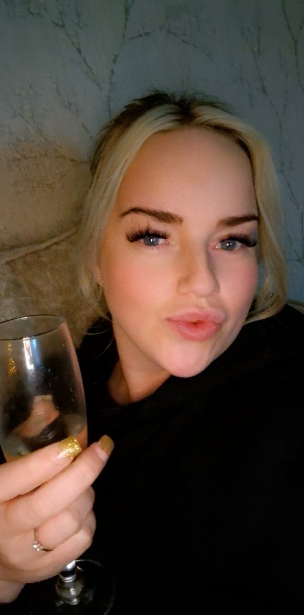 yer_bra's tweet photo. Few prosecco's since my night out is cancelled 🥺 https://t.co/I9VbRNIzXk