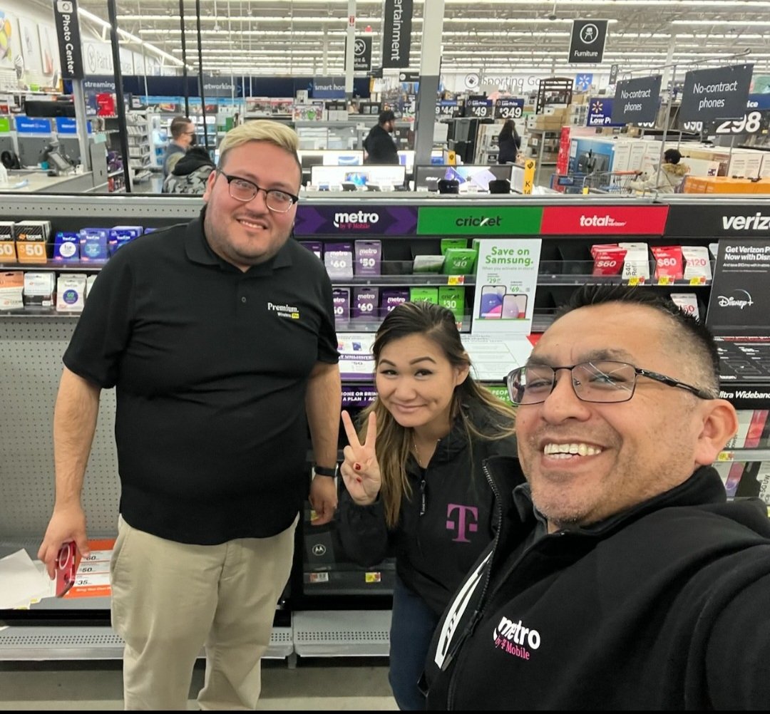 Walmart Visit with the Boss Man! Thank you, Pete, for all you do! You are such an inspirational leader, and we are very fortunate to have you as our boss! @pete_villalba <a href="/JamesLeeWW/">James Lee</a> <a href="/cemelton23/">Carmen Melton</a> <a href="/_nmontalban/">Nicole Montalban</a>  <a href="/Ariel_Aragon1/">Ariel Aragon</a> @miguel_ram77 <a href="/CoachBookt3/">Booker Perry III</a>