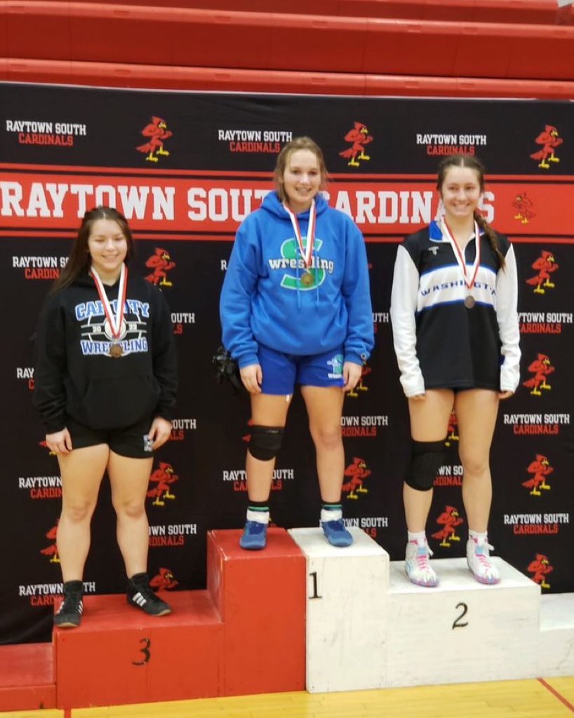 KadenceBurnside's tweet photo. 1st place in the 140 girls weight class at the Raytown south tournament Dec 16-17 2022 https://t.co/F1kvfiHa6R