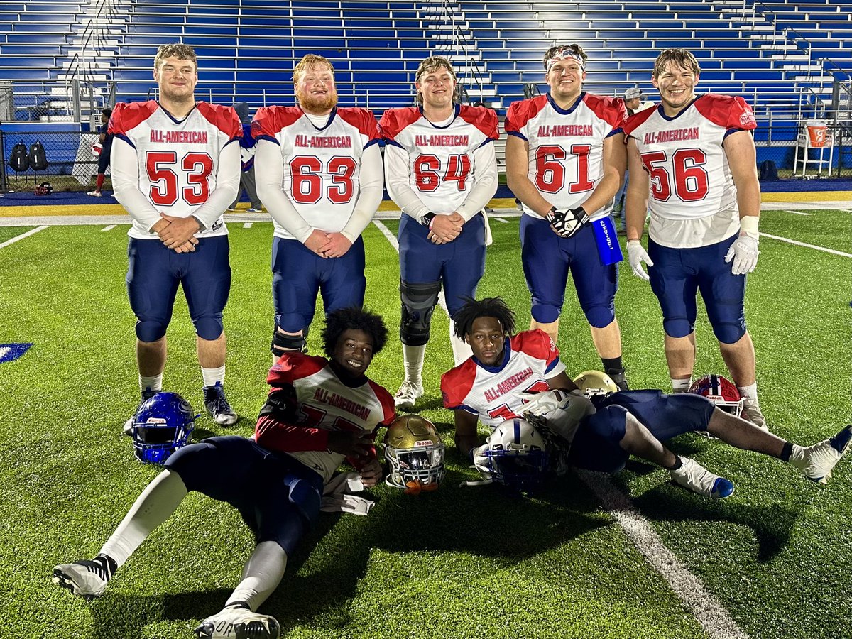 haydenjoiner61's tweet photo. Had a great time at the @GatlinburgBowl this weekend!
@caydendcook @TrestinGarrett @KoltonPrice1 @BradyPrice121 @jake_white42 @JaquincyScott1 @QueTyus12 @LoweryBram https://t.co/GFXbeMKXFn