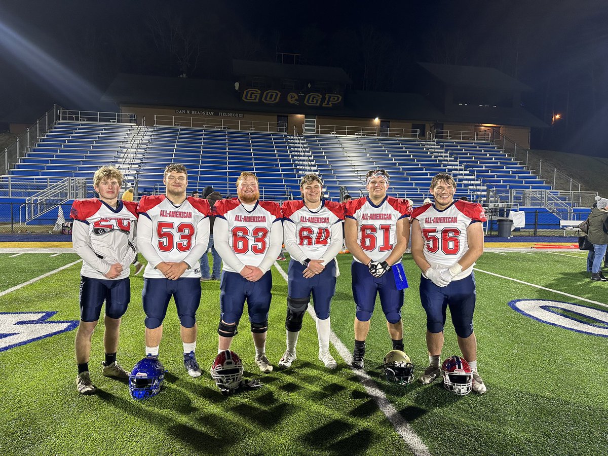 haydenjoiner61's tweet photo. Had a great time at the @GatlinburgBowl this weekend!
@caydendcook @TrestinGarrett @KoltonPrice1 @BradyPrice121 @jake_white42 @JaquincyScott1 @QueTyus12 @LoweryBram https://t.co/GFXbeMKXFn