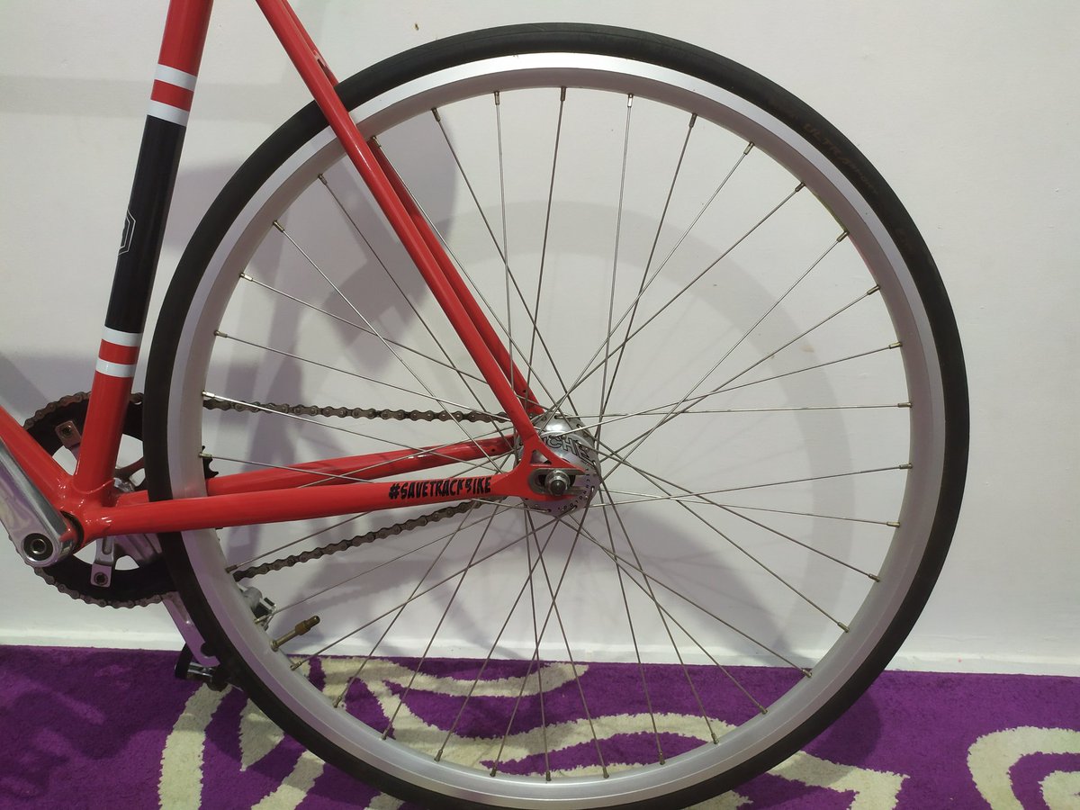 abdimaul's tweet photo. WTS Wheelset depan belakang, Hub Miche Primato 36 Hole, Rims araya 713, ban continental ultra sport, kondisi aman, siap pakai #fnfjb https://t.co/ODPyyFFVw4