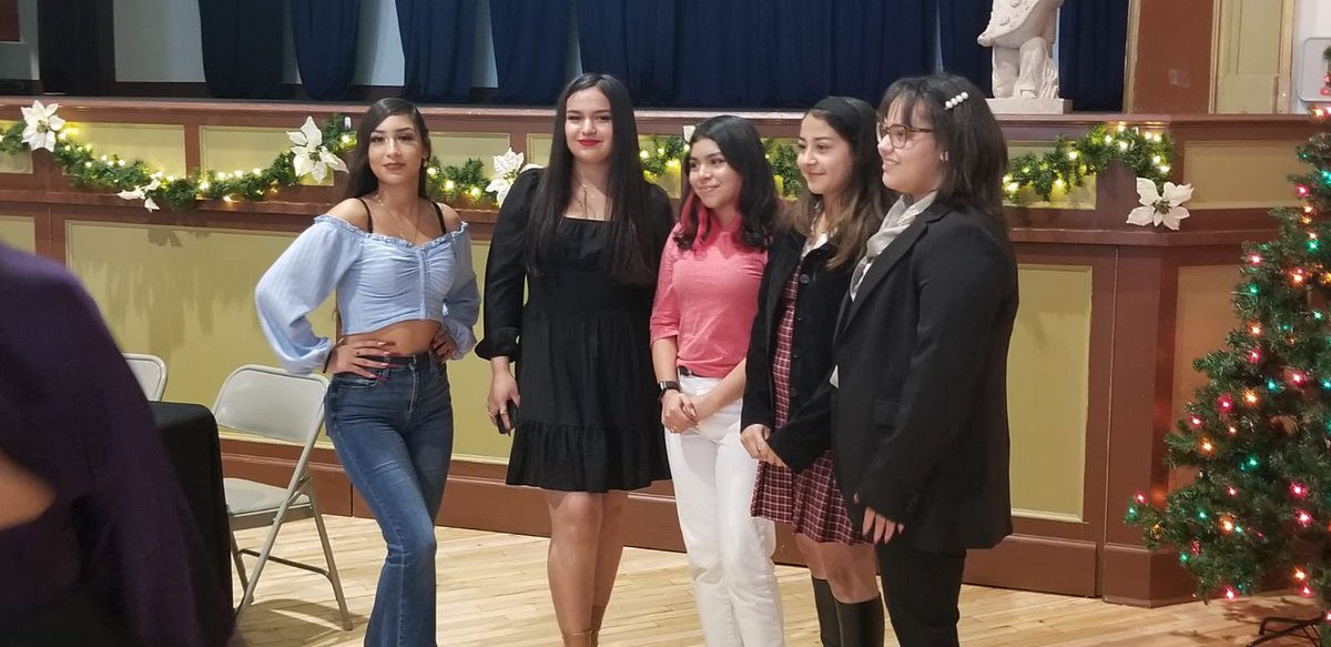 RJCVen's tweet photo. Felicitaciones a las 6 estudiantes finalistas del proyecto de Hablemos Hoy “El Reportero del Mes”. Sylvia Kehm, escuela de Guadalupe, Jennifer Martinez Arrupe HS, Isabella López Kunsmiller MS, Adriana Velasquez Merrill MS/HS, Ashley Yances y Melanie Vega de Aurora Central HS. https://t.co/M0QyVt4xJq