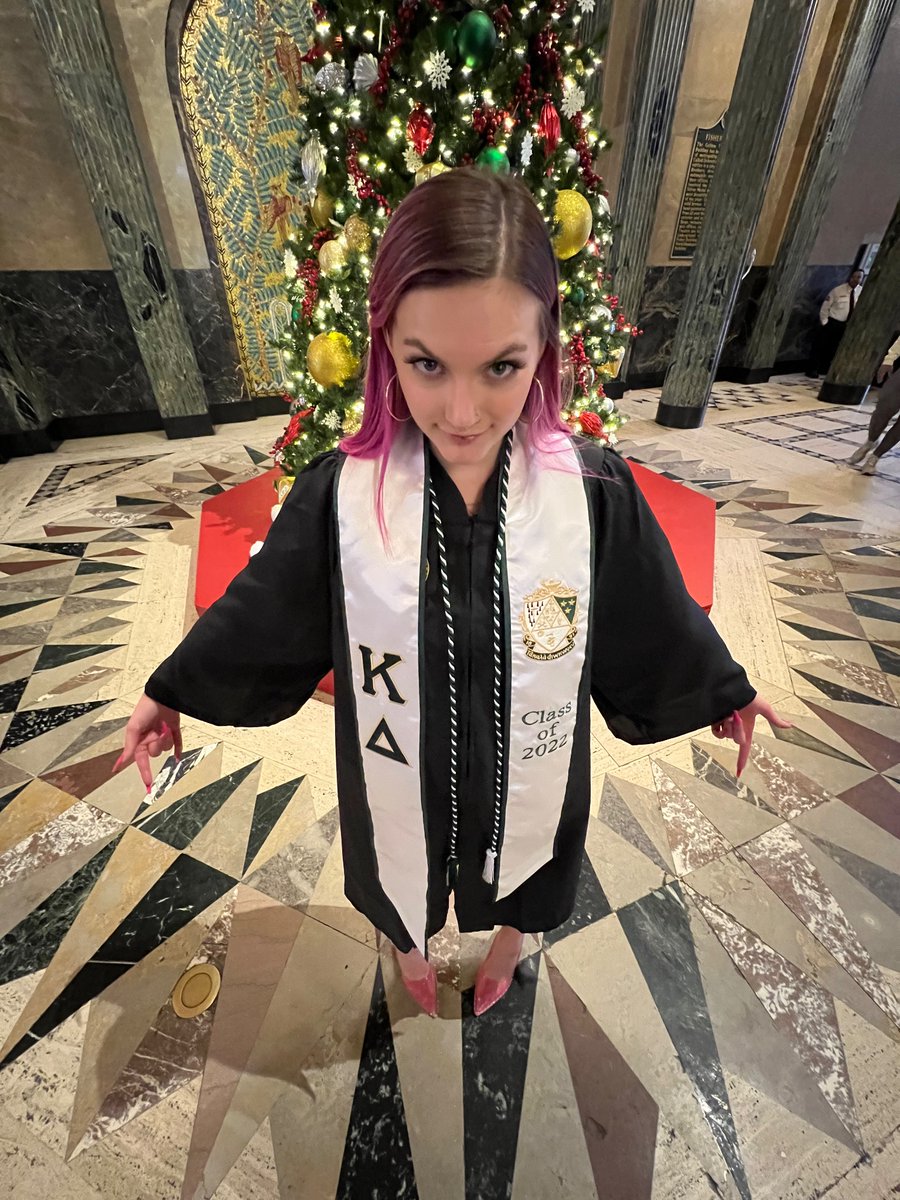 pisleaze's tweet photo. I graduated today🎉🙇🏼‍♀️ public health girlie pop!!! https://t.co/wDoawKGFRy