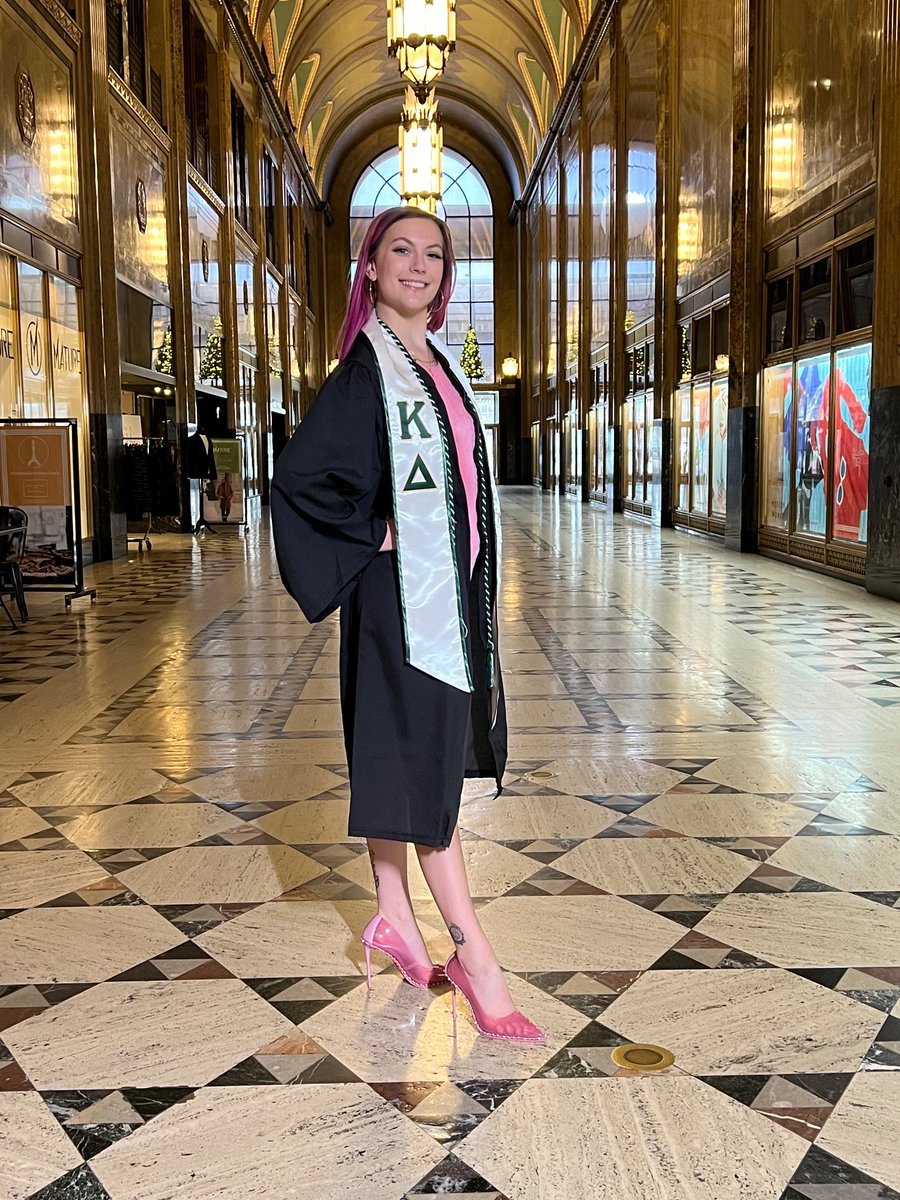 pisleaze's tweet photo. I graduated today🎉🙇🏼‍♀️ public health girlie pop!!! https://t.co/wDoawKGFRy