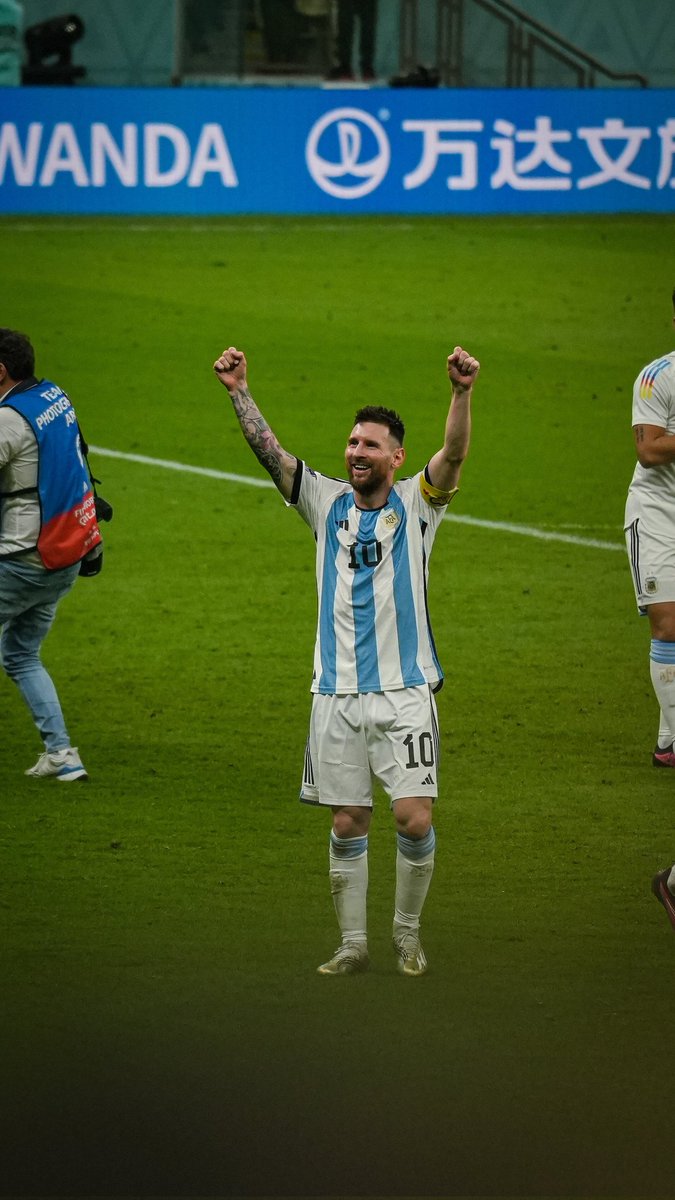 Acordate fútbol, acordate. Te dio todo, devolvéselo. Pase lo que pase, hasta las entrañas con vos.