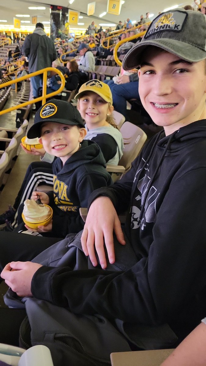 awedmore's tweet image. Go Hawks! #FightForIowa #GoHawks