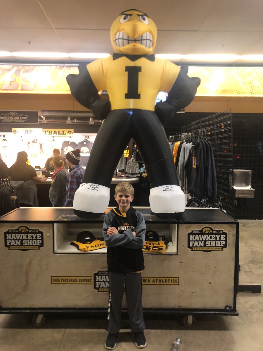 d61nash's tweet photo. #fightforiowa #GoHawks first Iowa game for these #futurehawkeyes Give us a RT @IowaHoops https://t.co/HUqDhMuJgG