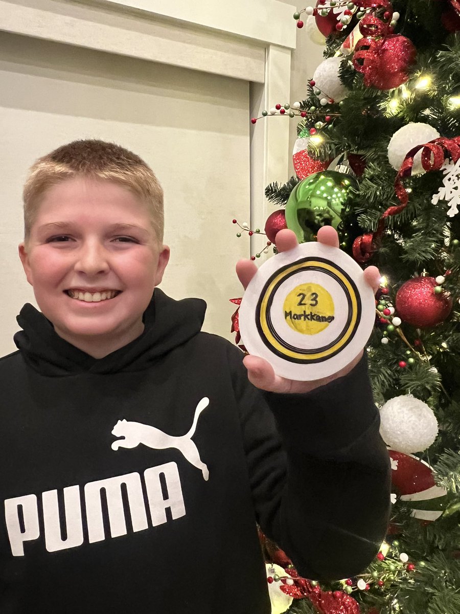 cayleysay's tweet photo. Made the viral homemade ornaments by melting a plastic cup and couldn’t forget to represent our favorite Jazz player - Markkanen!!! #lesolsenit https://t.co/Njx1SeGU8C