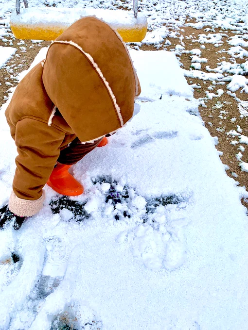 雪に埋められる役で連れ出されたヤバイ仮面社長。 