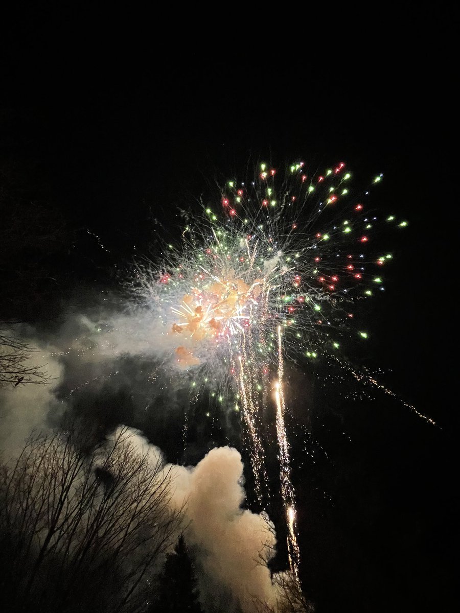 LizWoidt23's tweet photo. Beautiful fireworks display tonight at the Broome County Festival of Lights! 🎇 💥 🎆 @BroomeCoParks @VisitBinghamton #OtsiningoPark https://t.co/q11WO4knld