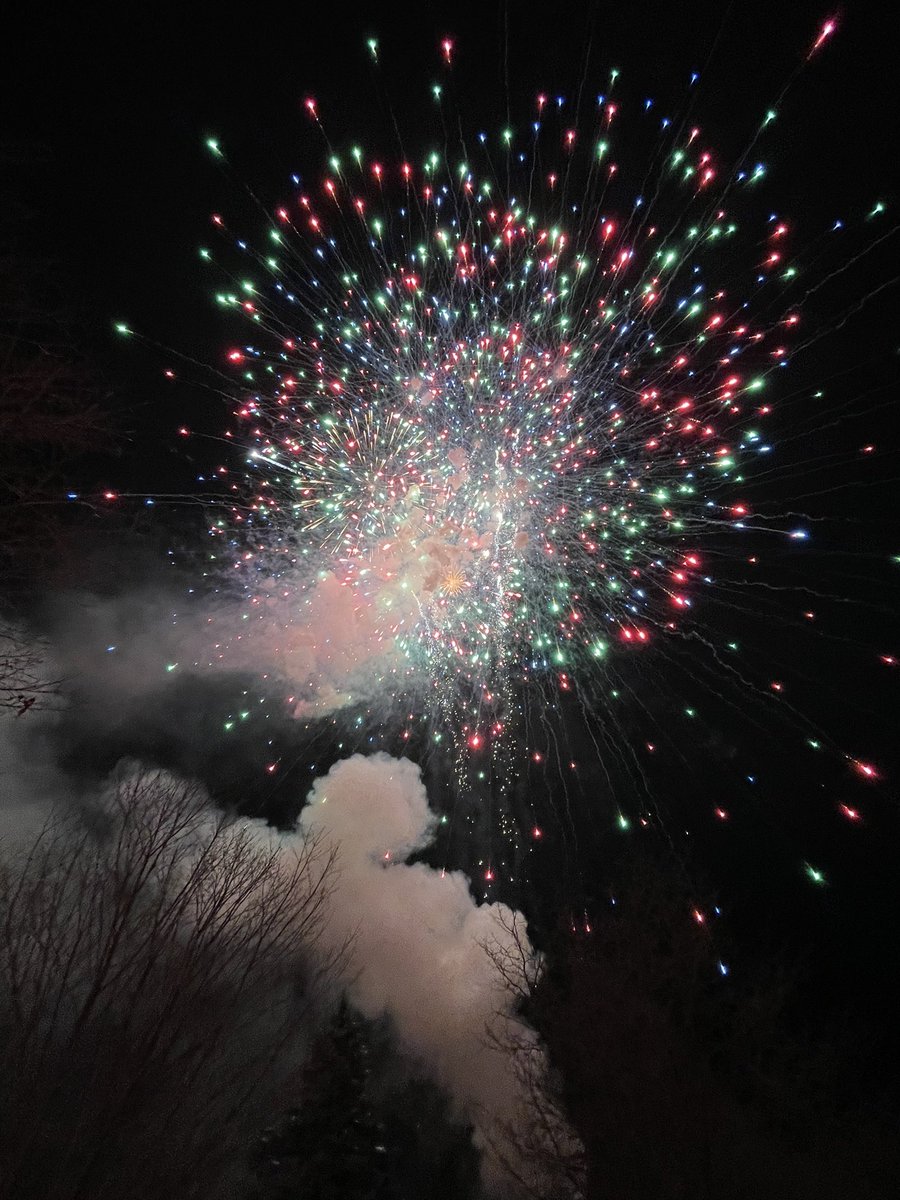 LizWoidt23's tweet photo. Beautiful fireworks display tonight at the Broome County Festival of Lights! 🎇 💥 🎆 @BroomeCoParks @VisitBinghamton #OtsiningoPark https://t.co/q11WO4knld