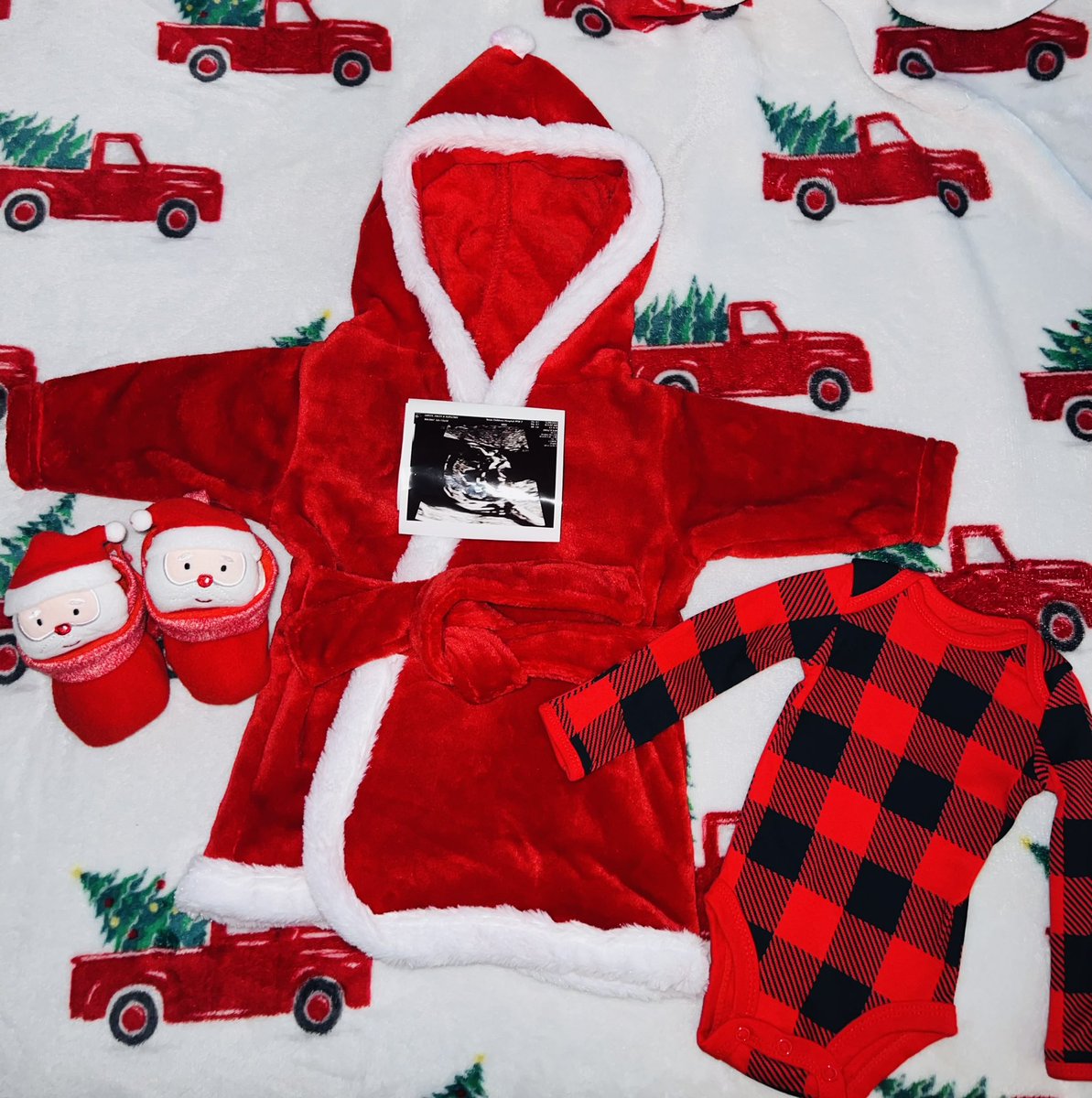 Santa isn’t the only one coming to town, Baby G 2023 💙