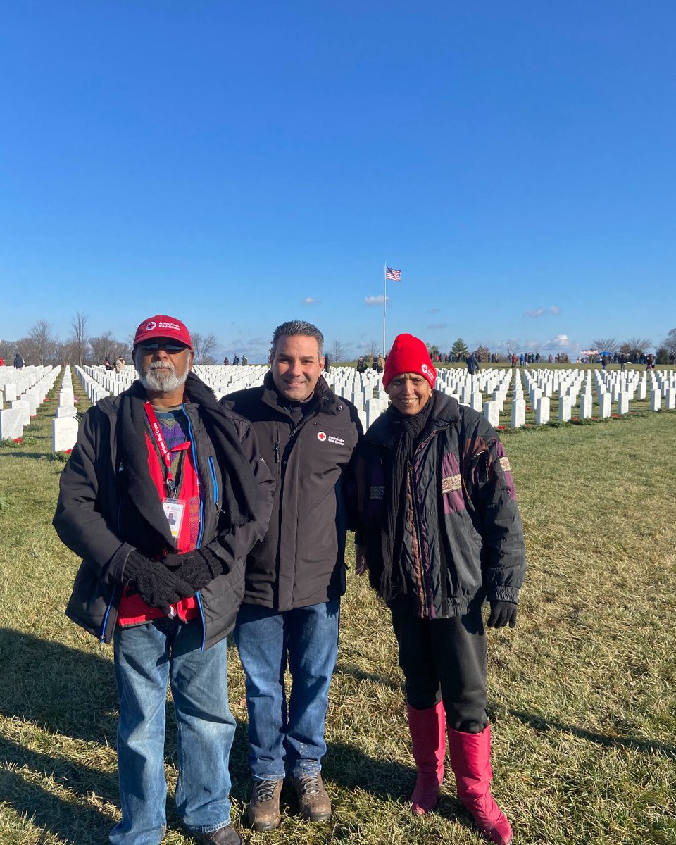 RedCrossPhilly's tweet photo. Today, local #RedCross Service to the Armed Forces #volunteers participated in @WreathsAcross at Washington Crossing National Cemetery in #Newtown #BucksCounty and Calvary Cemetery in #Conshohocken #Montco. https://t.co/dy5VCIwHz9
