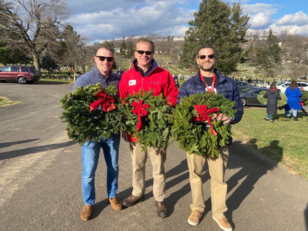 RedCrossPhilly's tweet photo. Today, local #RedCross Service to the Armed Forces #volunteers participated in @WreathsAcross at Washington Crossing National Cemetery in #Newtown #BucksCounty and Calvary Cemetery in #Conshohocken #Montco. https://t.co/dy5VCIwHz9