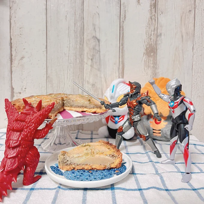 洋梨のタルト紅茶入りのクレームダマンドが洋梨と合うな〜〜!オーブさんはもっと大きく切ってくれジャグラー!って言ってる  #M78ふわふわが集まるタグ #サビ菓子 