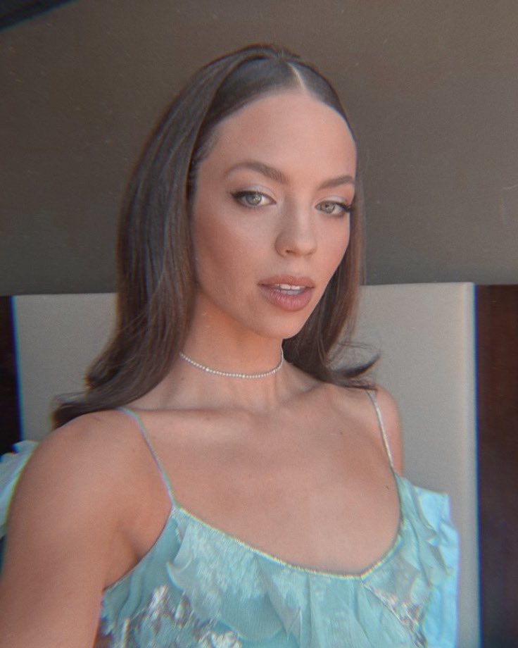 REPERCUSSlCNS's tweet image. ⠀⠀⠀⇥ December 17th, 2022

ronibennett posted: 🦋✨