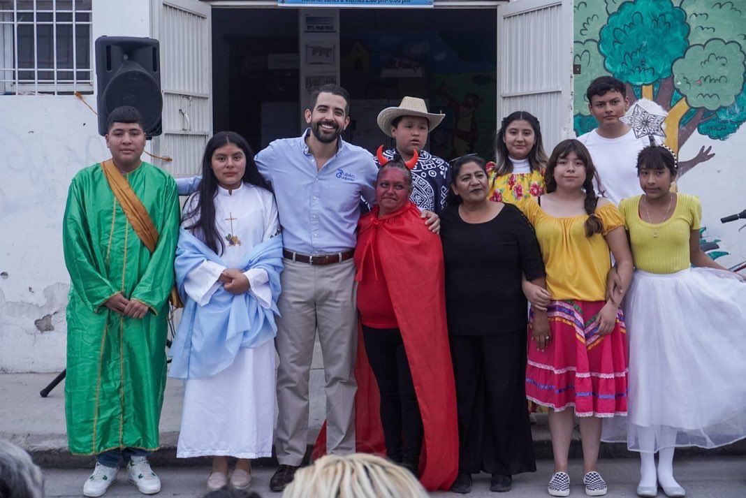 RubenGuajardoB's tweet photo. En el #Dtto2 la navidad ya se ve y se siente.🌟
Me divertí mucho con la pastorela de los jóvenes de la colonia El Mezquital, ¡Gracias, felices fiestas!. https://t.co/zyVuD5qNE5