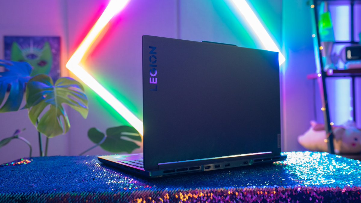 iHasCupquake's tweet photo. I can't get over how beautiful the Lenovo Legion Slim 7 is! It also runs games smooth like butter, thanks to the AMD Ryzen and Radeon processors! Check out the link below for more info #ad #AMDRyzen #AMDC2C #Radeon https://t.co/MT2k1KkQ3O https://t.co/vm5aUGJRqk