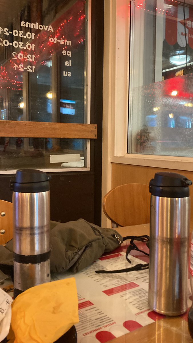 korhosa's tweet photo. #talvipäivänseisaus outlaw ajo päällänsä. Varkaudessa Kisa Grillillä nauttimassa ruokaa ja kylmiä/kuumia juomia. 200/300. https://t.co/agRz4x5VGB