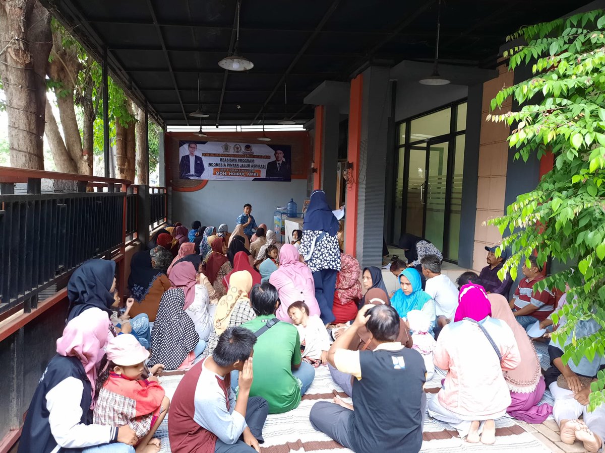 ellyasaditawan's tweet photo. Alhamdulillah 2 hari yang lalu proses pemberian SK PIP dari jalur aspirator melalui DPR RI Mohammad Haerul Amri Fraksi Partai Nasdem
Proses pencairan PIP berjalan lancar

Semoga meringankan beban dari masyarakat untuk biaya pendidikan.

#pip #DPR #pendidikan #nasdem #indonesia https://t.co/aNYTg8vD8i