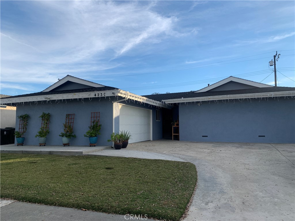 nikkisitt's tweet photo. New Listing! $799,000.00, 4BR, 2BA, 4230 W Hill Avenue, Fullerton, CA 92833, Full Details https://t.co/IvmMi4GrW3 https://t.co/gqUInW9xQR