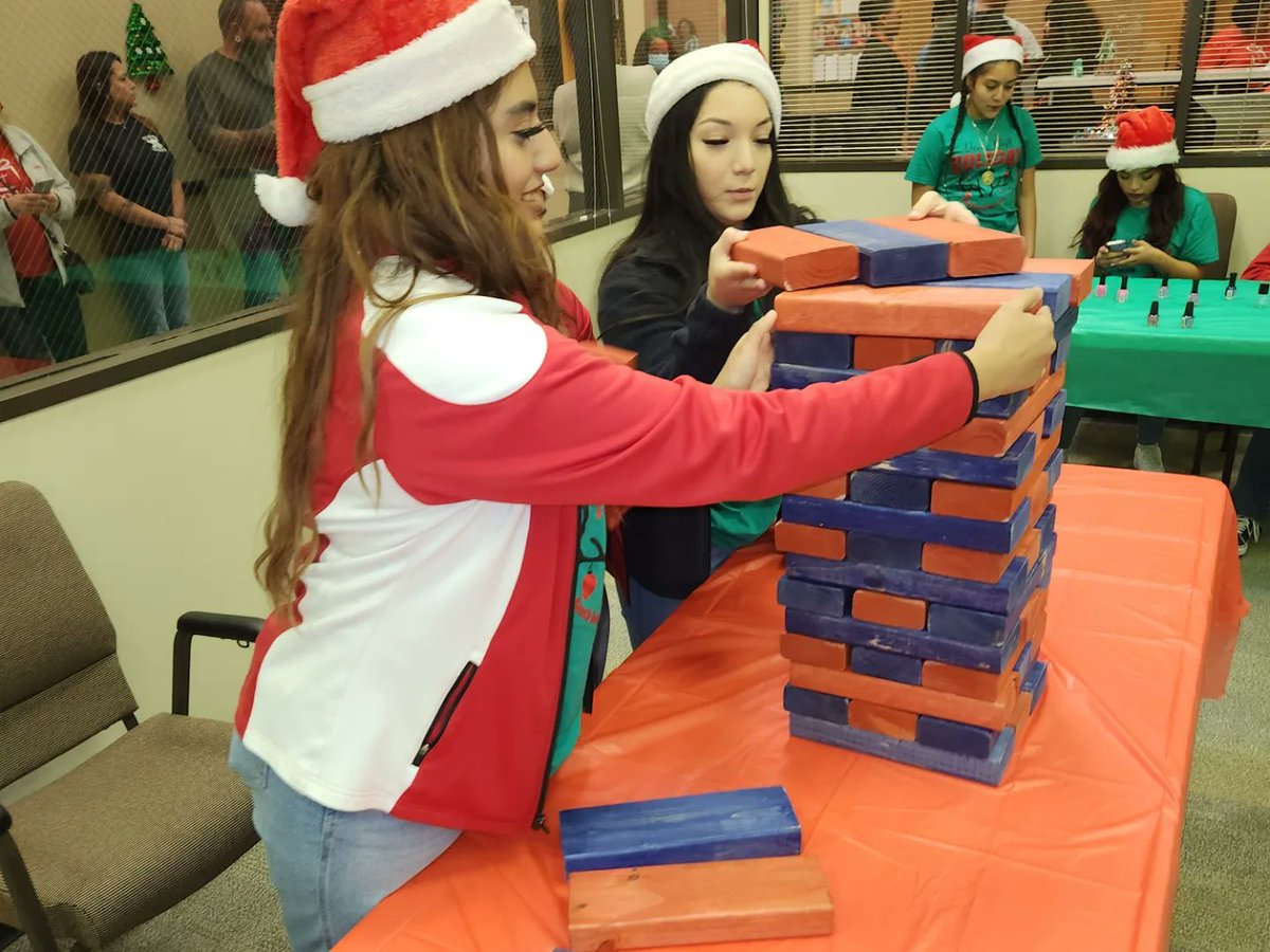 SoHoJannettes's tweet photo. We love supporting our community and gathering to share in fellowship, food and fun. #randomactsofchristmas @andreawenke @echs_soho @jsaavedra1775 @PasadenaISD_TX @SHHSTrojans @SoHoAP https://t.co/Hb0GaTLISz
