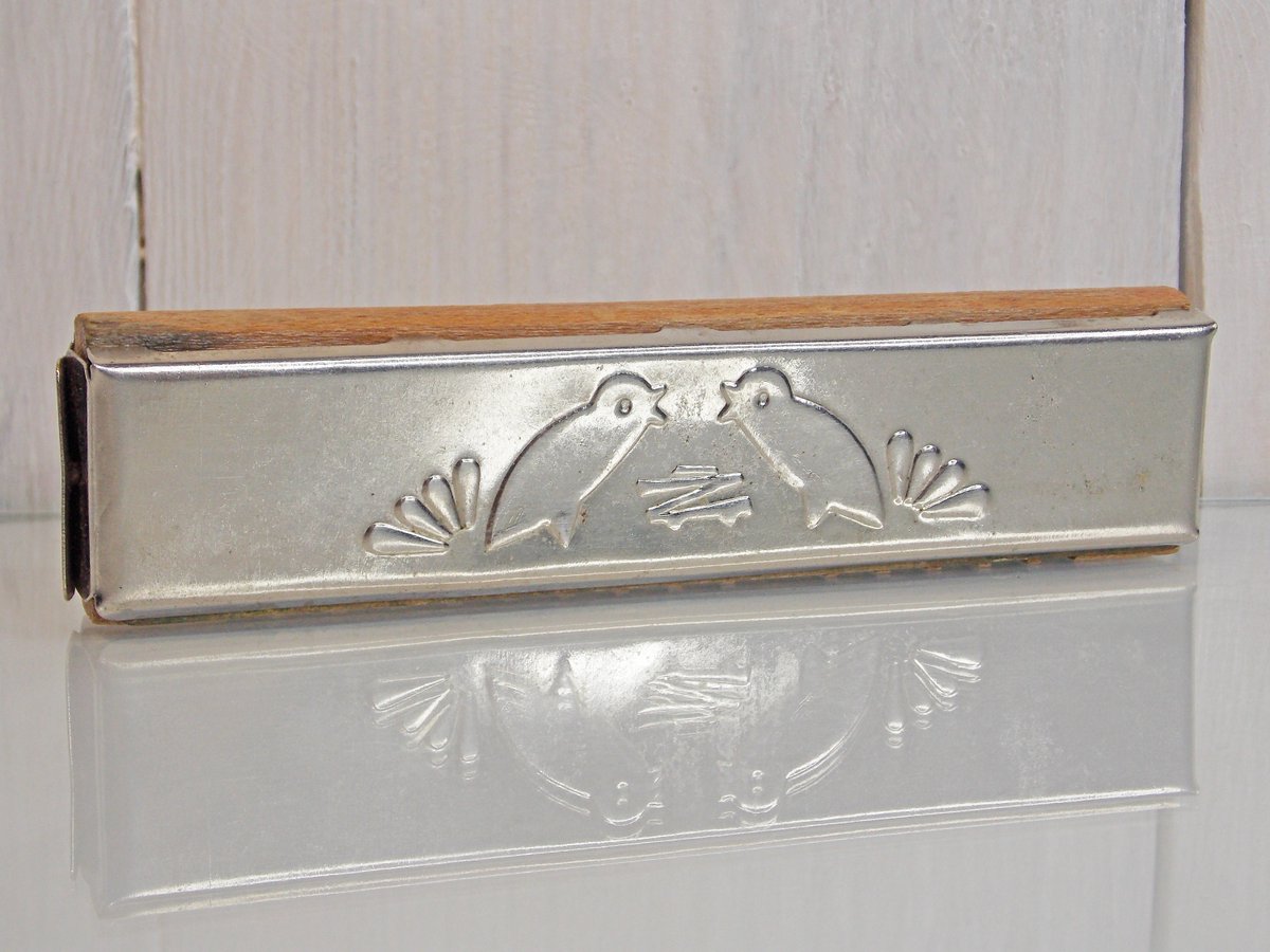 Alex43872440's tweet photo. Excited to share the latest addition to my #etsy shop: Harmonica with birds ,Mouth musical instrument,Old harmonica,Vintage musical instrument https://t.co/OMhD4LZp6t #silver #orange #woodwinds #vintageharmonica #melodiaminuet #menuetharmonica #madeinussr #oldharmonica https://t.co/27GO7L4QMy