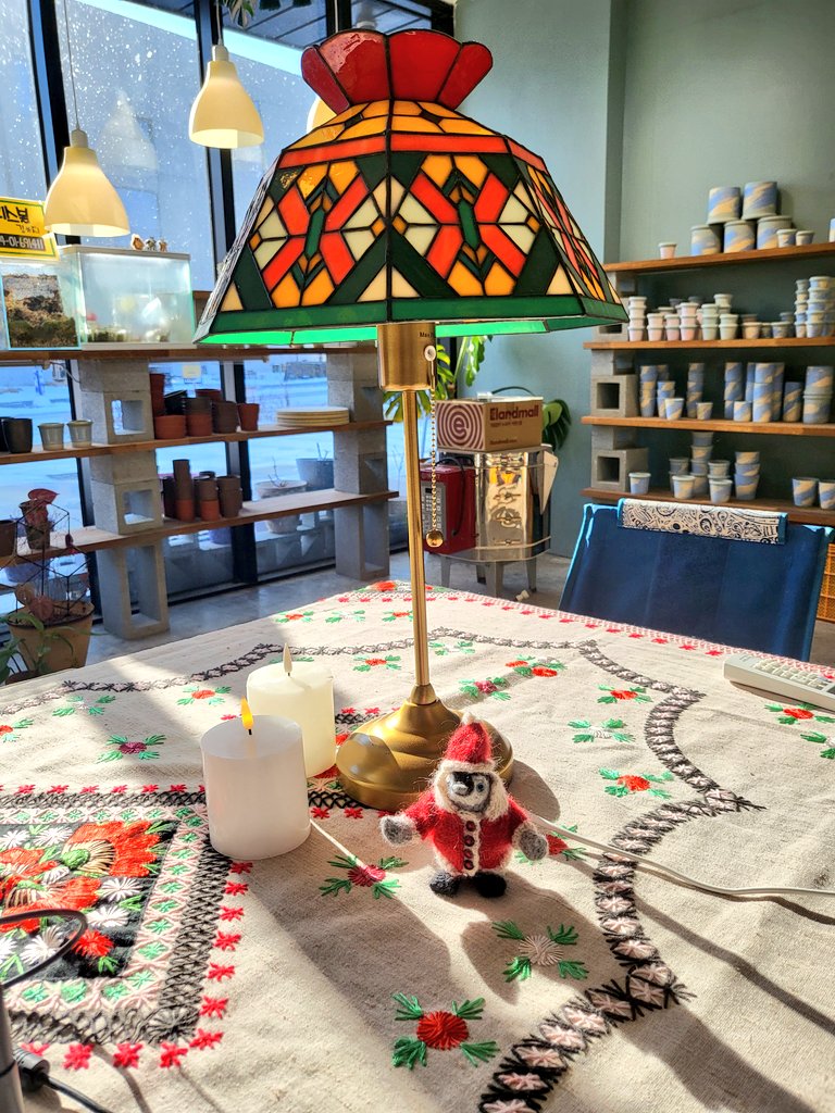 blissbowl_pot's tweet photo. 🎄크리스마스 겸 연말 이벤트!🎄
Rt해주신분들중 추첨을 통해 랜덤 토분 박스를 착불로 드려요! 🥳

당첨자 발표는 12월 25일!
총 3분 뽑을게용! 홀홀홀 🎅🎅🎅

참, 오프라인 매장은 다음주 일요일(25일)은 열지 않아요!! 😘😘😘

귀여운 산타펭귄을 만들어주신분은? @synecticsw 😍 https://t.co/CrtYXI1eoU