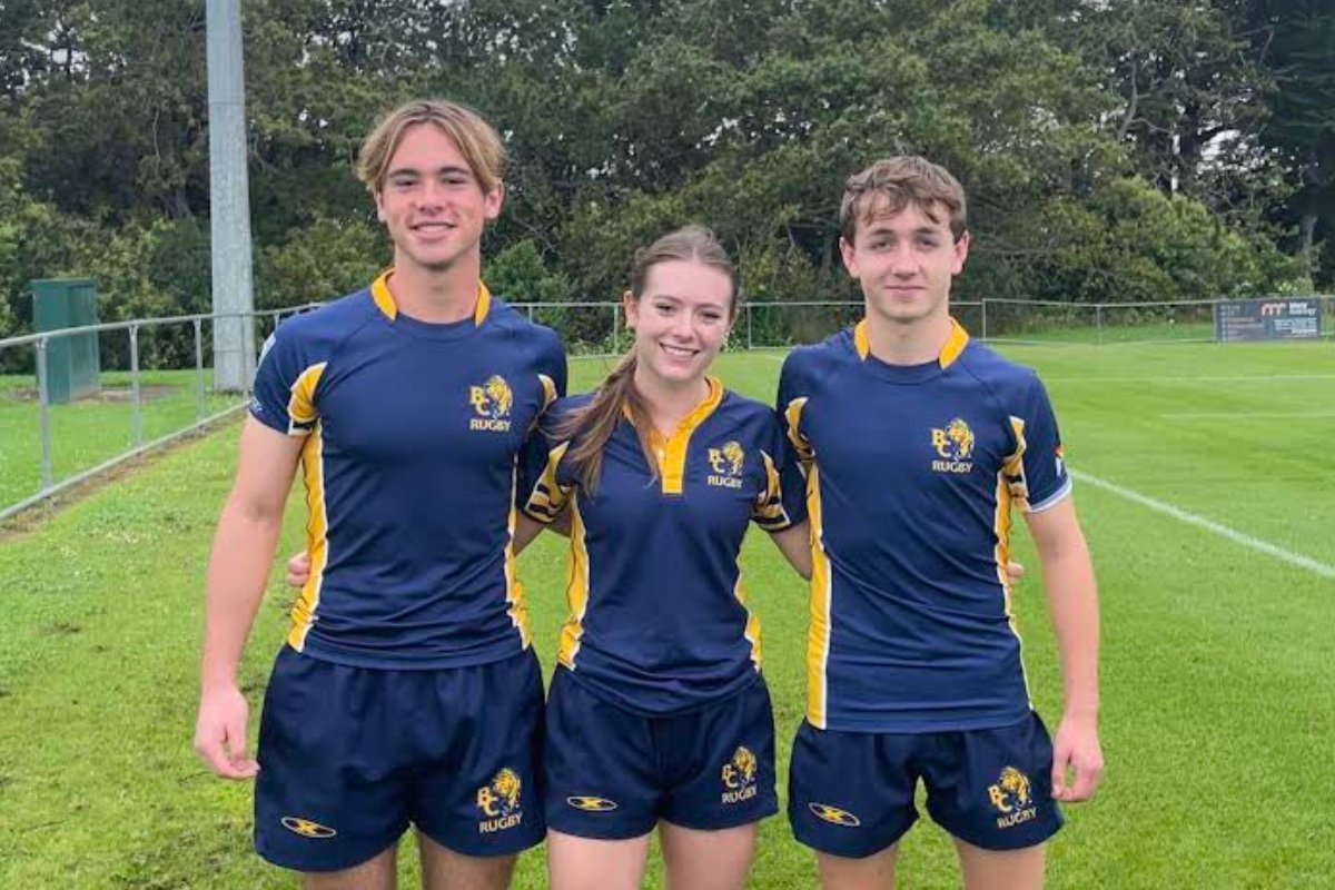 bcrugbyunion's tweet photo. Congrats to the BC Bears Elite Youth 7s Teams after a fantastic week at @worldschool7s! 🐻

Against the best age-grade competition in the world, the U18 Boys and Girls squads made BC proud as they played with resilience all weekend long 👏

Final scores 👉 https://t.co/nXh7iL1zkF https://t.co/2Zy5oHGyGH