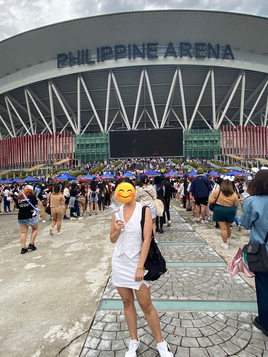f1Im_jww's tweet photo. me and my all white concert fit against the world 🫂 
ugly system &amp; ugly organizers but i had the best time with you @pledis_17 <3 until next yr <3 https://t.co/1QcVjHH9TB