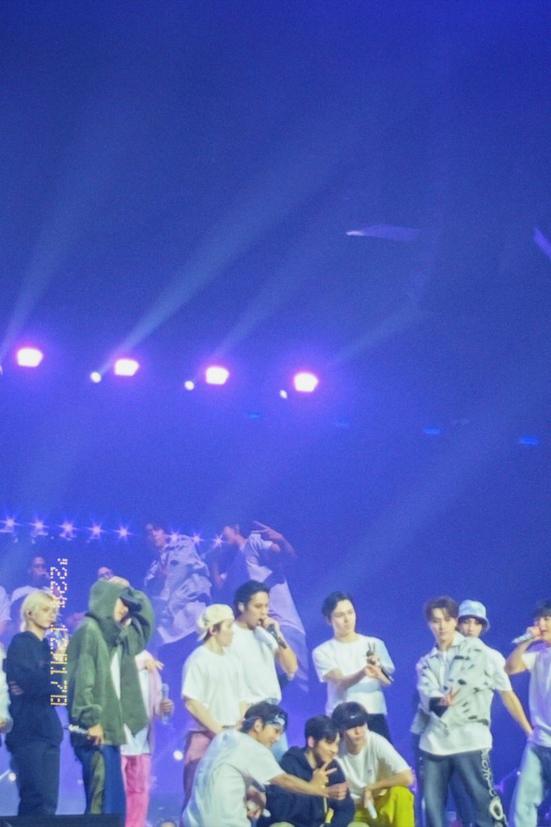 f1Im_jww's tweet photo. me and my all white concert fit against the world 🫂 
ugly system &amp; ugly organizers but i had the best time with you @pledis_17 <3 until next yr <3 https://t.co/1QcVjHH9TB