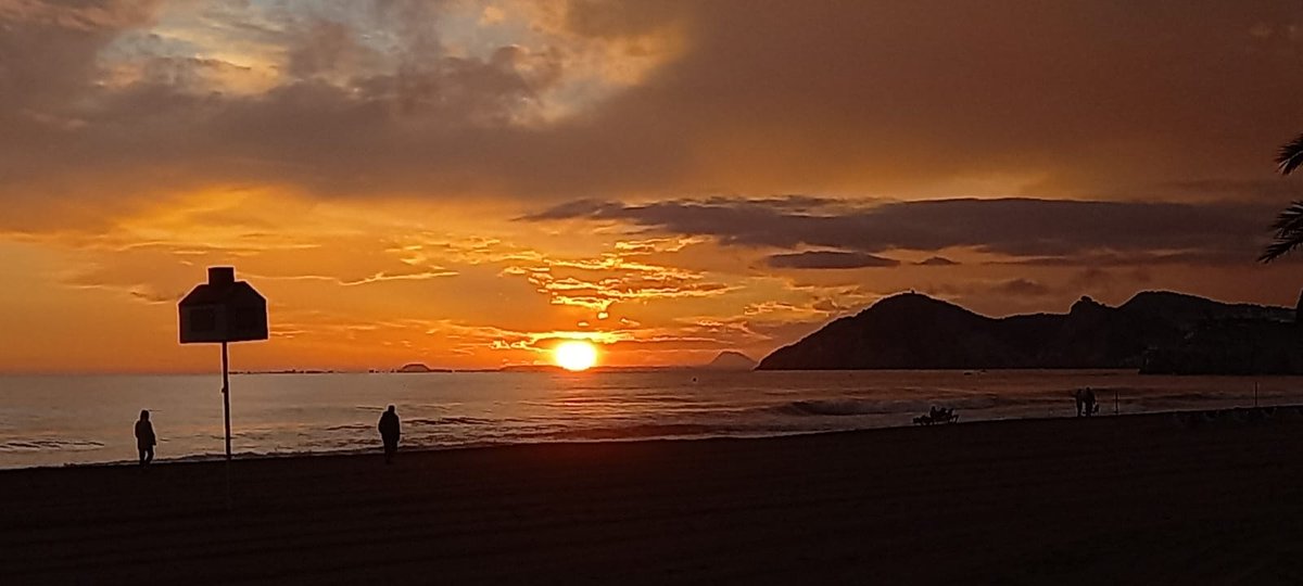 AnabelCanones's tweet photo. Disfrutando de Benidorm #Benidorm #turismoBenidorm #ElotroBenidorm https://t.co/18wQB52t1v