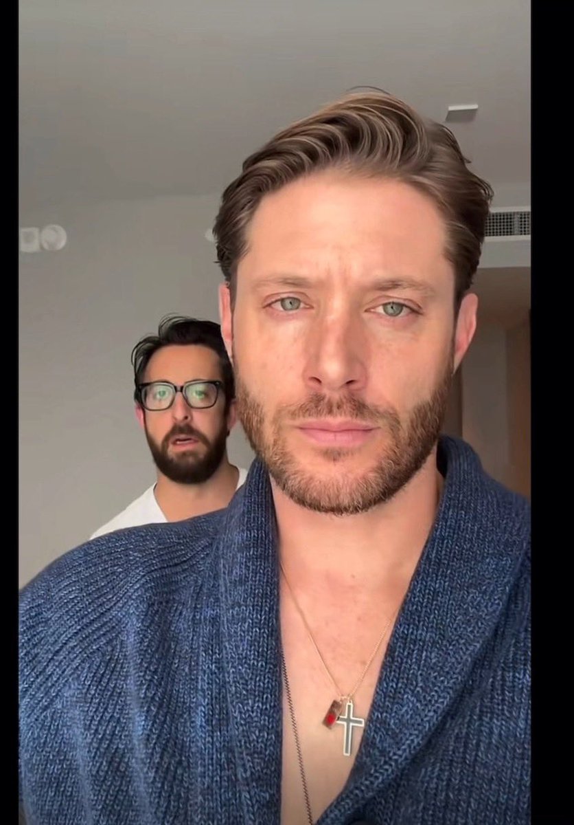 JadeJjJackles's tweet photo. I wonder why Jensen Ackles is trending ๐๐๐ฅ #nashcon #bluecardigan #nekkid https://t.co/Du2tf2sWTU