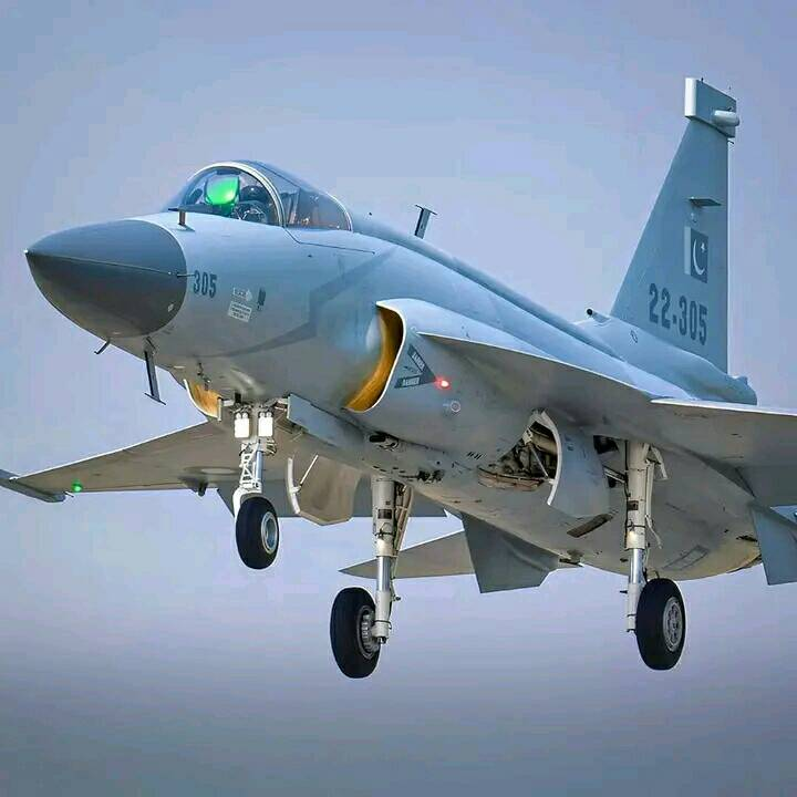 zspcl's tweet photo. Modern combat bases are more or less covered with this 4.0/4.5 Gen overall Strike force for #PAF. The integration of Akinci gives added advantage. The next stop 2030 -35 [Economy permitting] is VLO 5.0gen #ProjectAzm... https://t.co/YWS1kUlcMm