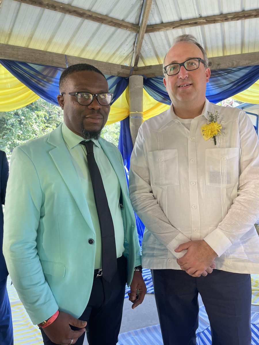 patrickalmonor1's tweet photo. #Ce matin, j’ai eu l’opportunité de rencontrer lors de la cérémonie de graduation des étudiants de AFOTEP-DL M.Sébastien Carrière, ambassadeur du Canada 🇨🇦 en Haïti 🇭🇹En peu de mots, J’avais partagé avec  lui deux idées-projets que caresse la municipalité capoise.-@diploseb https://t.co/EOgeMqb62E
