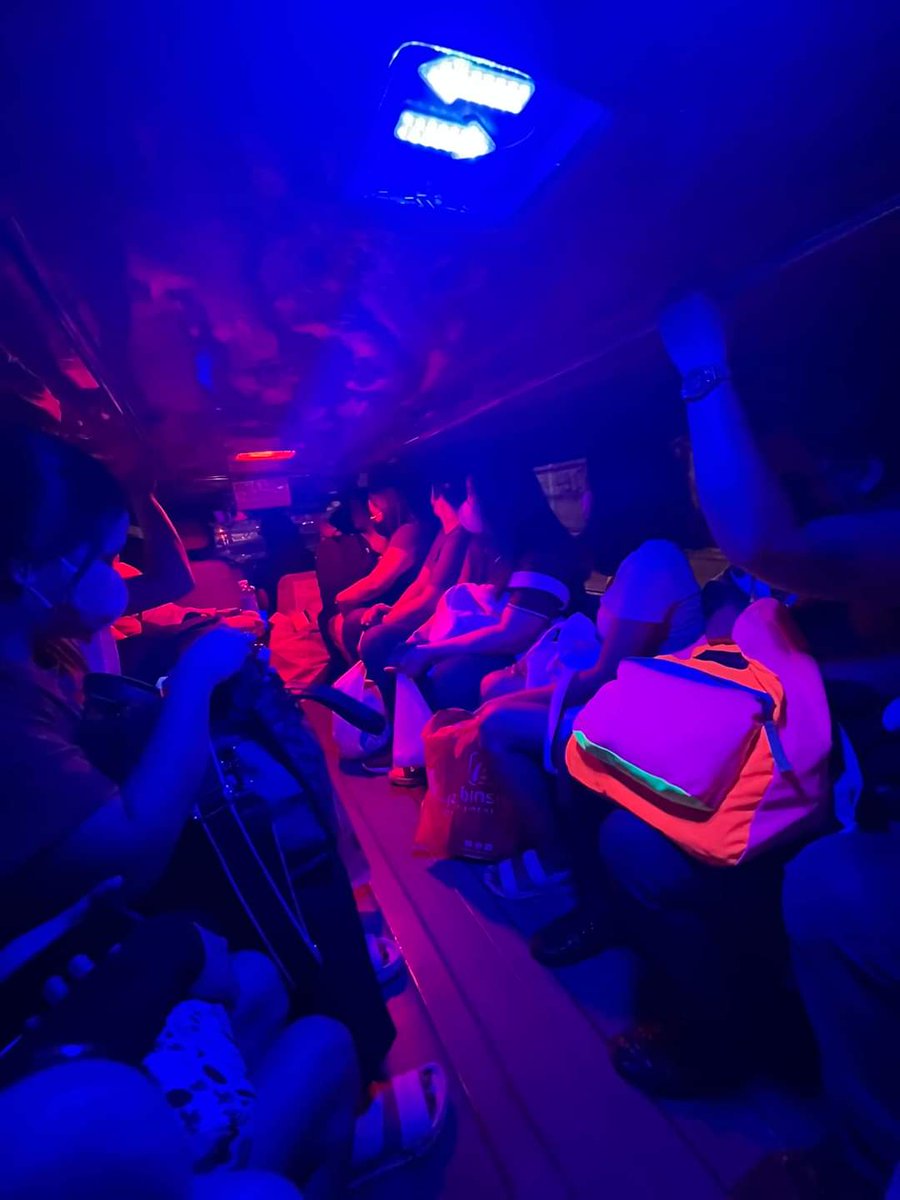 katyrmiese's tweet photo. "manong bayad po!"
"ilan 'to?"
"2 baddies lang po" https://t.co/YQFNbGPHeI