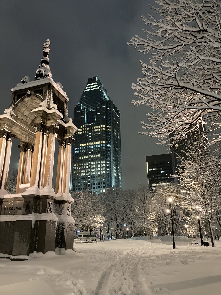 der_herve's tweet photo. MTL by night https://t.co/57zpkNWb55