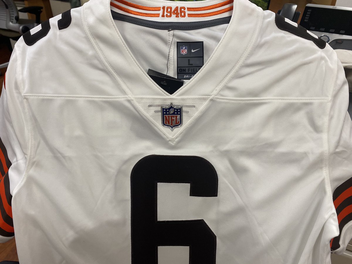 BrownSpiderCLE's tweet photo. I was drunk and Baker shit was selling at a drastic discount. So I bought. Any of y’all Baker Broads want a Baker Bench Warmerz and a Baker jersey? It’s an adult male large. I’ll mail it to you. https://t.co/JoLJ5QwJPs