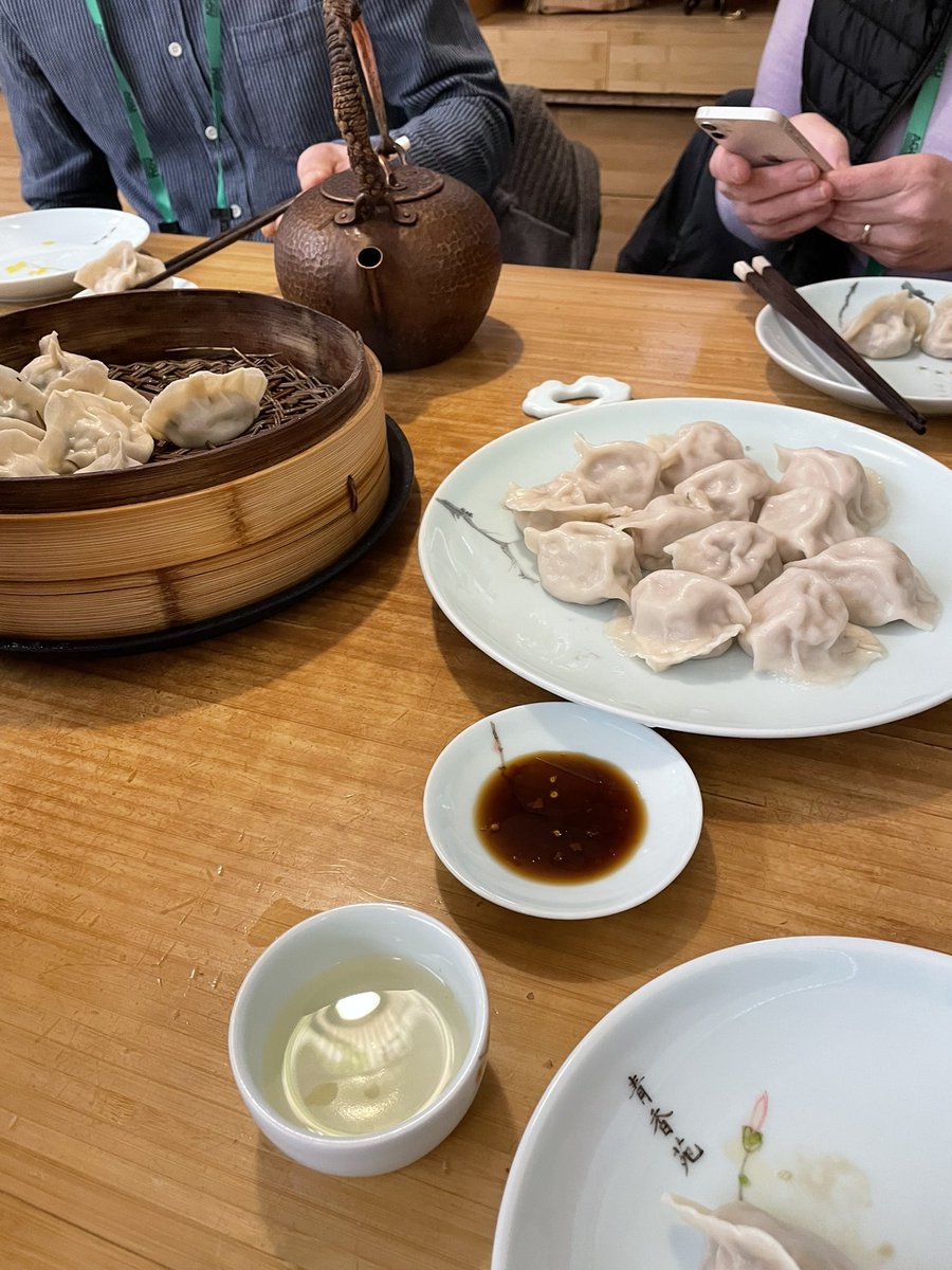 QingguangZ's tweet photo. Finally get back to Virginia. Great #AGU experience this year despite the cold weather ❄️💨🥶 There are so many great talks and face-to-face conversations. The food in Chinatown is also amazing. Wish everyone a restful holiday and see you all next year! https://t.co/h1T3gMKDUY