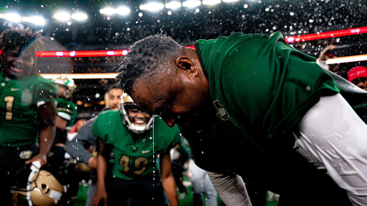FootballDesoto's tweet photo. Ring coming soon. #DesotoU 🦅🏆💍 https://t.co/nFEncR0dML