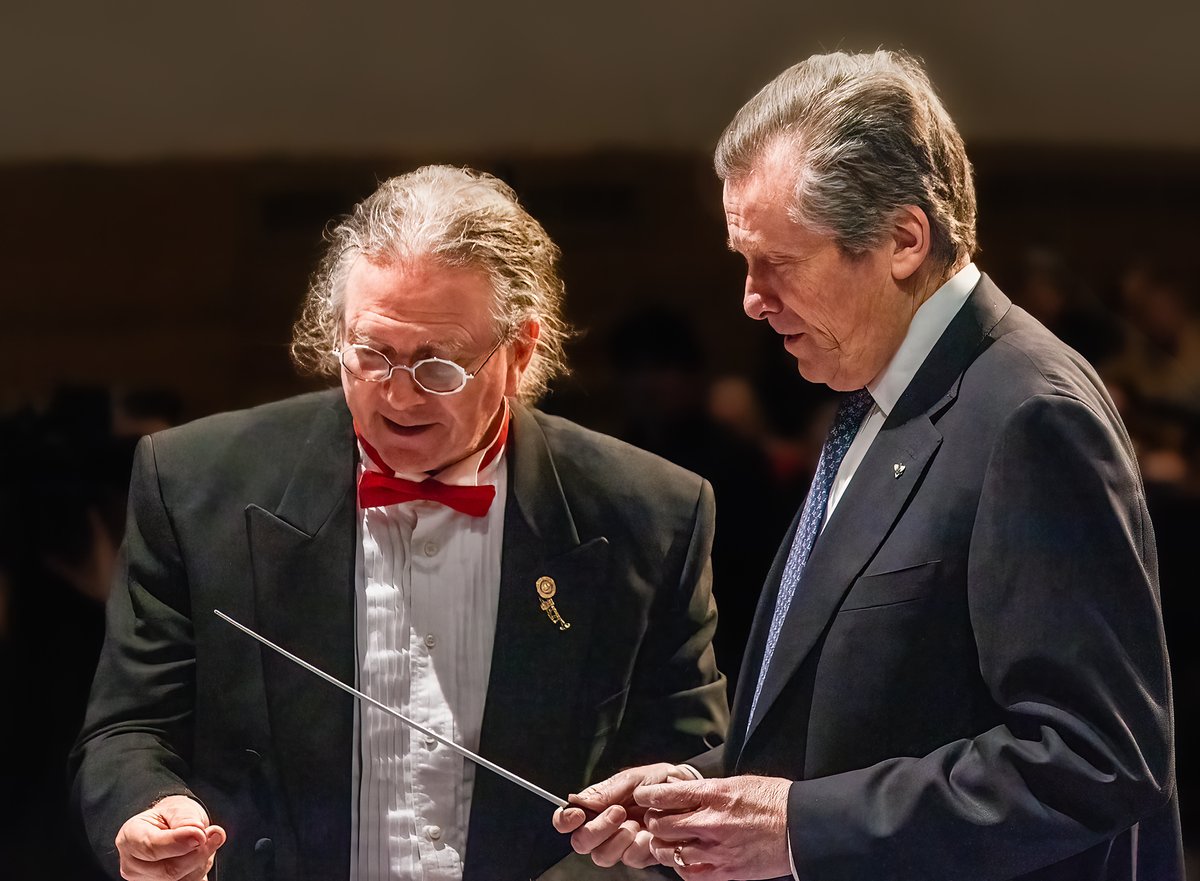 bobtraffic's tweet photo. Mayor John Tory helped kick off last night's Christmas concert by the Etobicoke Community Concert Band. He even took over as guest conductor to get things started.. https://t.co/SRBH3dmdgM @tamarajemuovic @JohnTory @stephenholyday @Yvan_Baker @EccbToronto @j_maloney https://t.co/BQyZfKAKDa