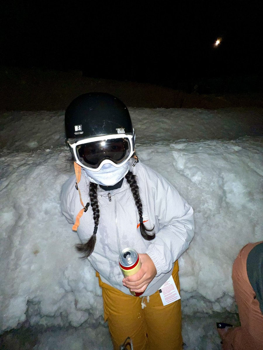 verpees's tweet image. Wussup from da slopes