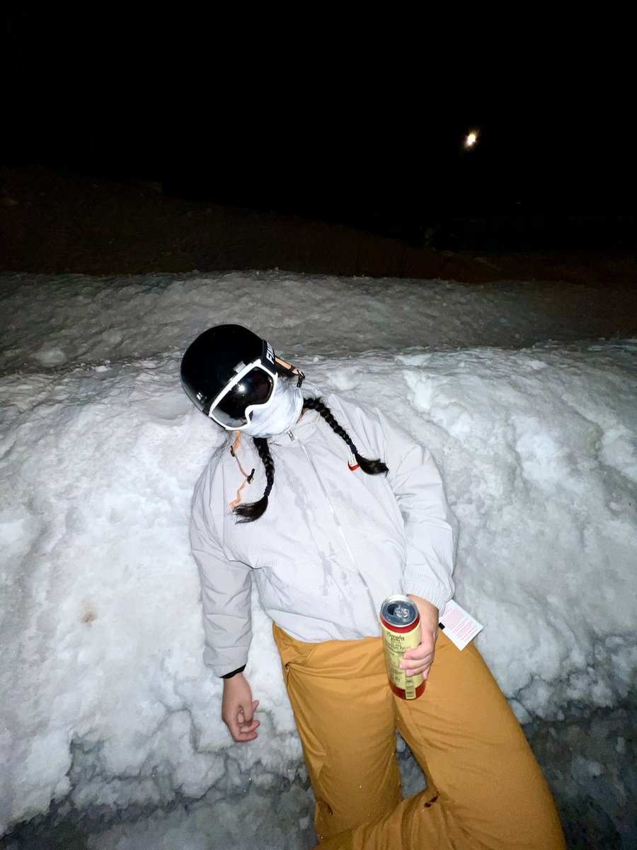 verpees's tweet image. Wussup from da slopes