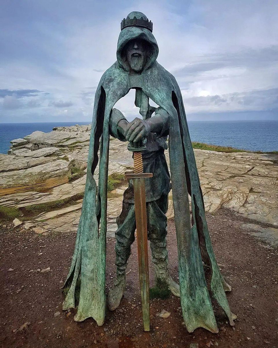 Imam Ali ibn Abu Talib (PBUH) said the following:
Whoever adopts greed as a habit devalues himself whoever discloses his hardship agrees to be humiliated and whoever allows his tongue to overpower his soul debases the soul.
#SundayMotivation