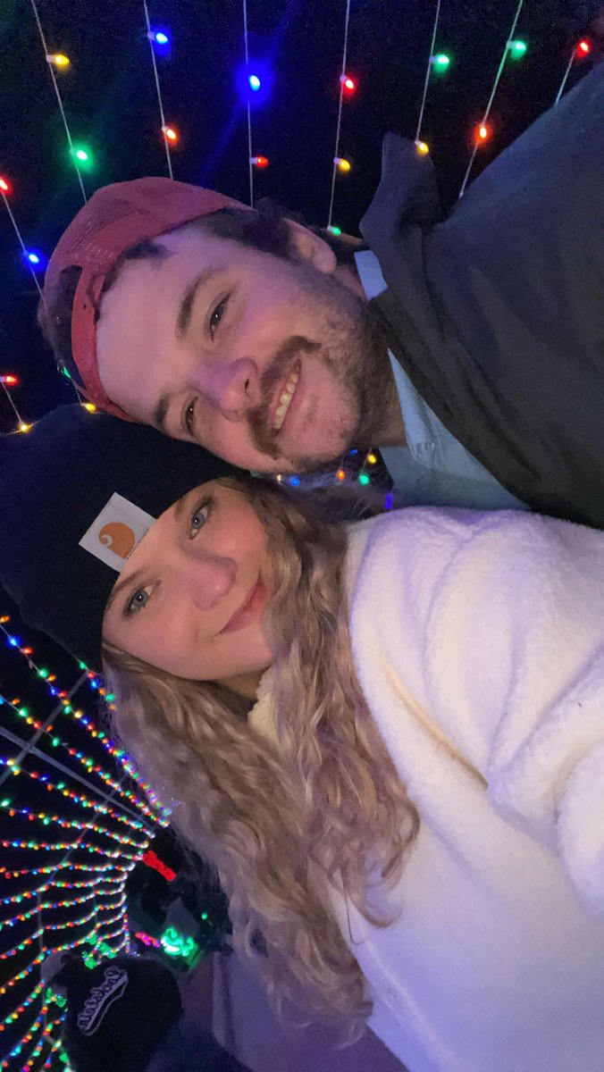 scjohnson0's tweet photo. moody gardens festival of lights with my love  🎄 https://t.co/sk1aILzOJn